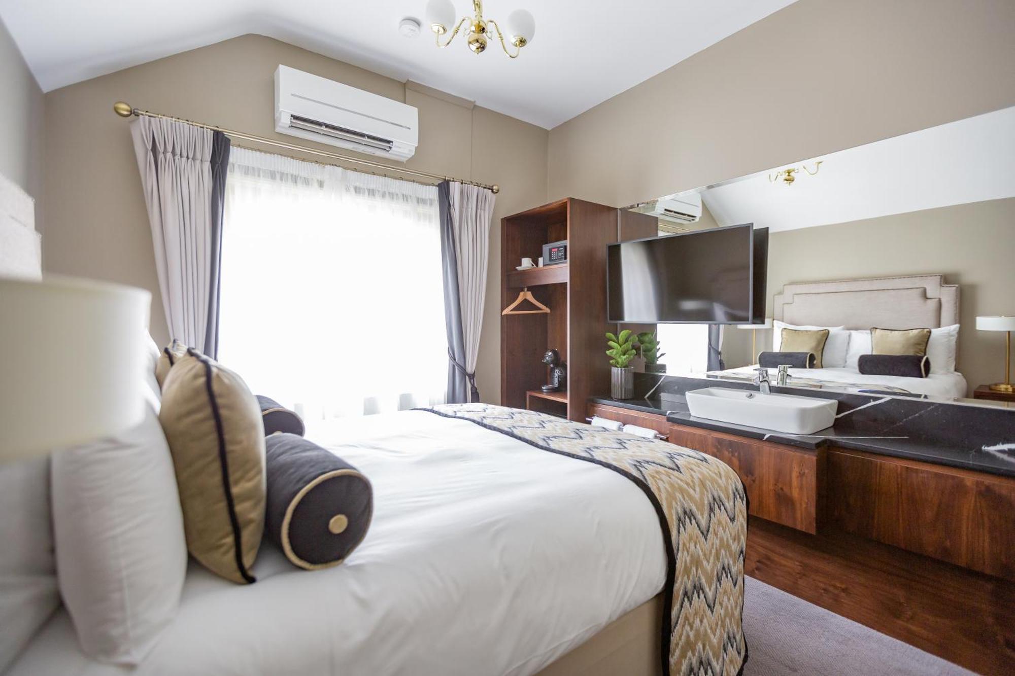 Small Double Room,1279551265:JPEG