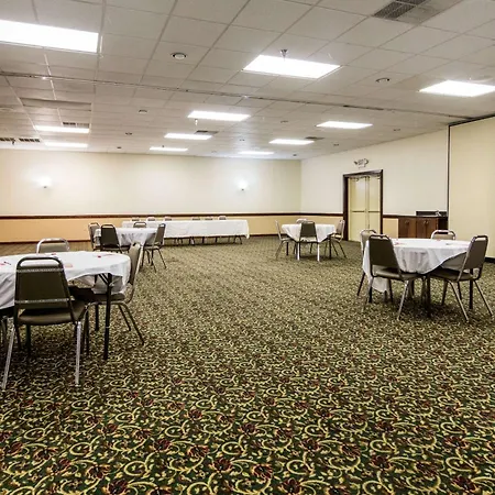 Econo Lodge Inn & Suites Conference Center Dublin-3